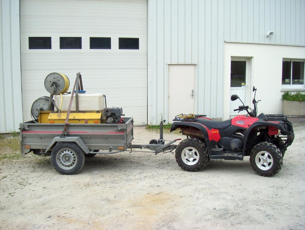 Hydrocureuse sur remorque avec Quad 4x4